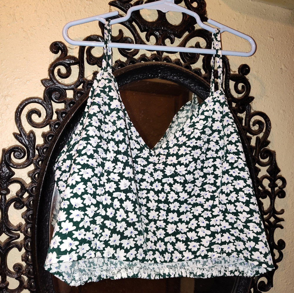 Only tried on women's sz large crop top